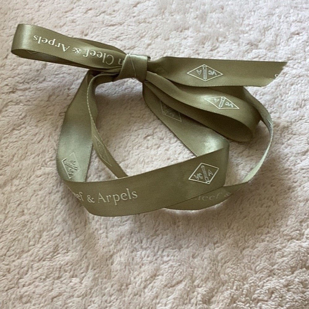 New Van Cleef & Arpels Ribbon 37”